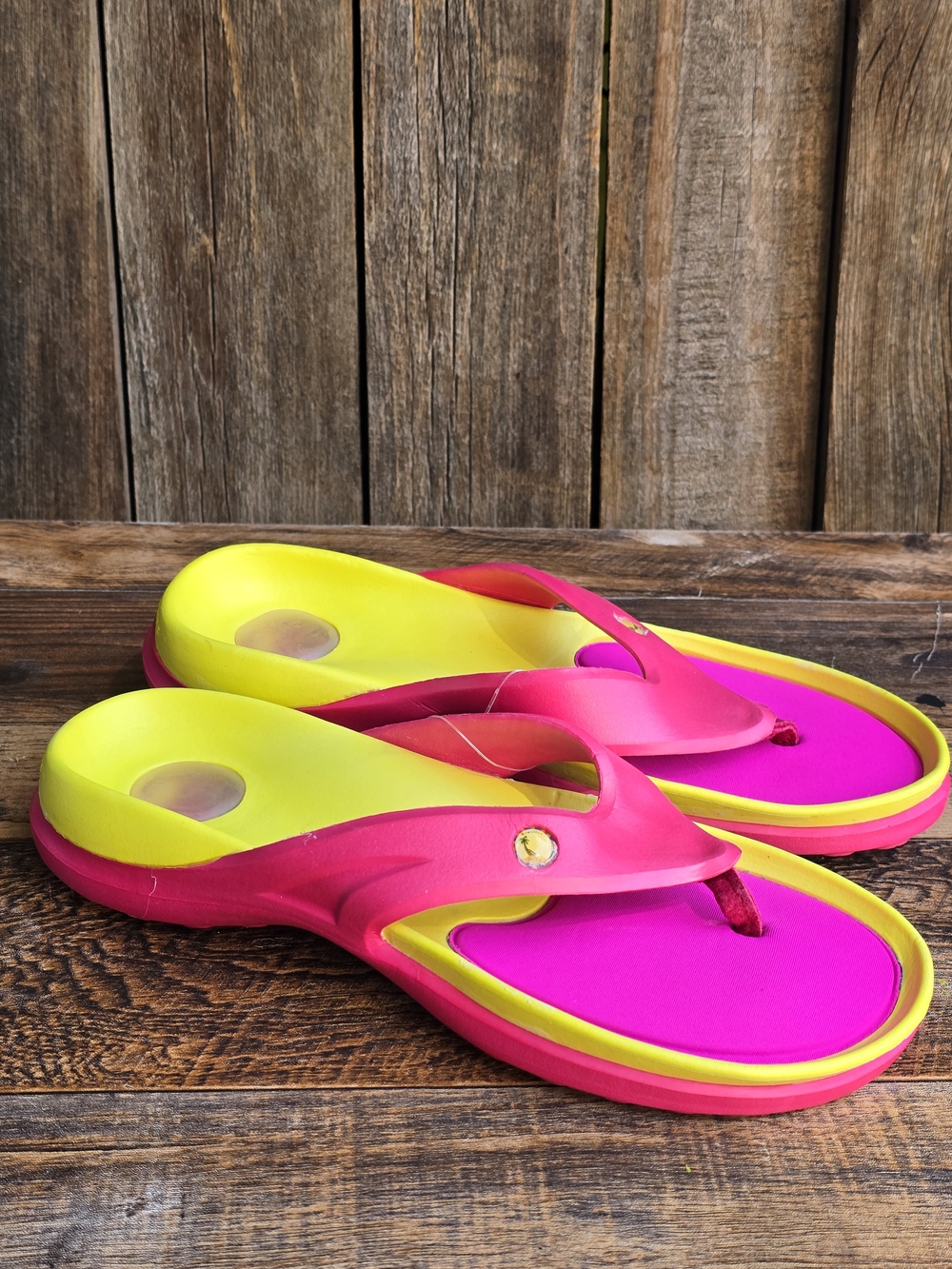 Women's Neon Pink & Yellow Foam Flip Flop Sandals Comfort Footbed Size 6